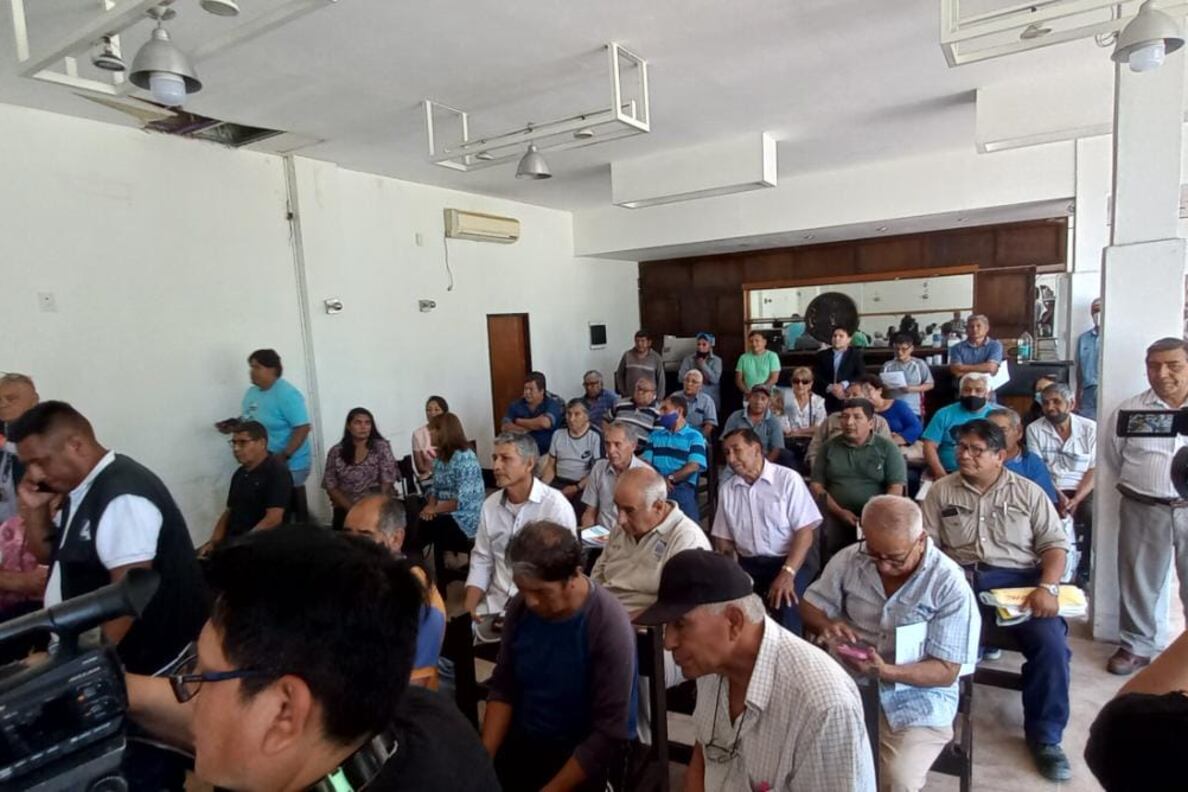 La convocatoria informativa concitó la atención en Palpalá.