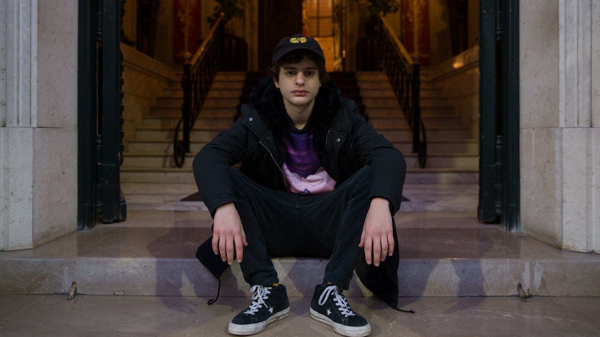 Entre el freestyle y la actuación, Lorenzo Ferro armó un recorrido que ahora tiene su primer disco, Re$friado.