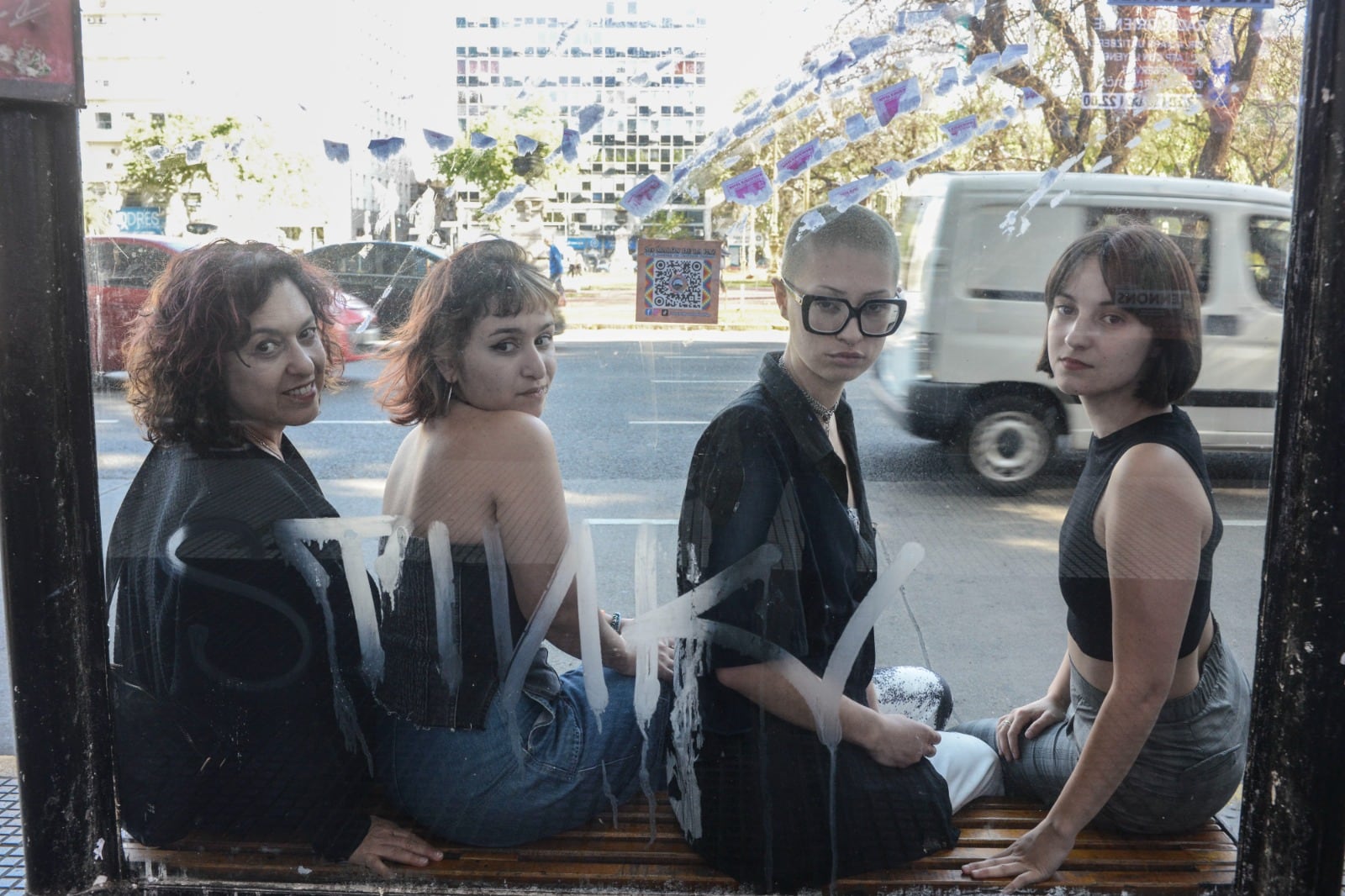 Leonora, Mile, Lora y Ana, directora y protagonistas del film que retrata el último año de escuela de ellas en plena marea verde.