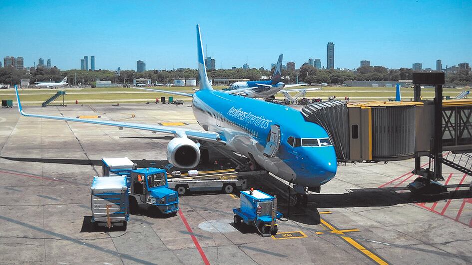 El Ministerio de Transporte anunció que no habrá preferencias para Aerolíneas en Aeroparque.