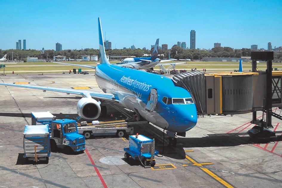El Ministerio de Transporte anunció que no habrá preferencias para Aerolíneas en Aeroparque.