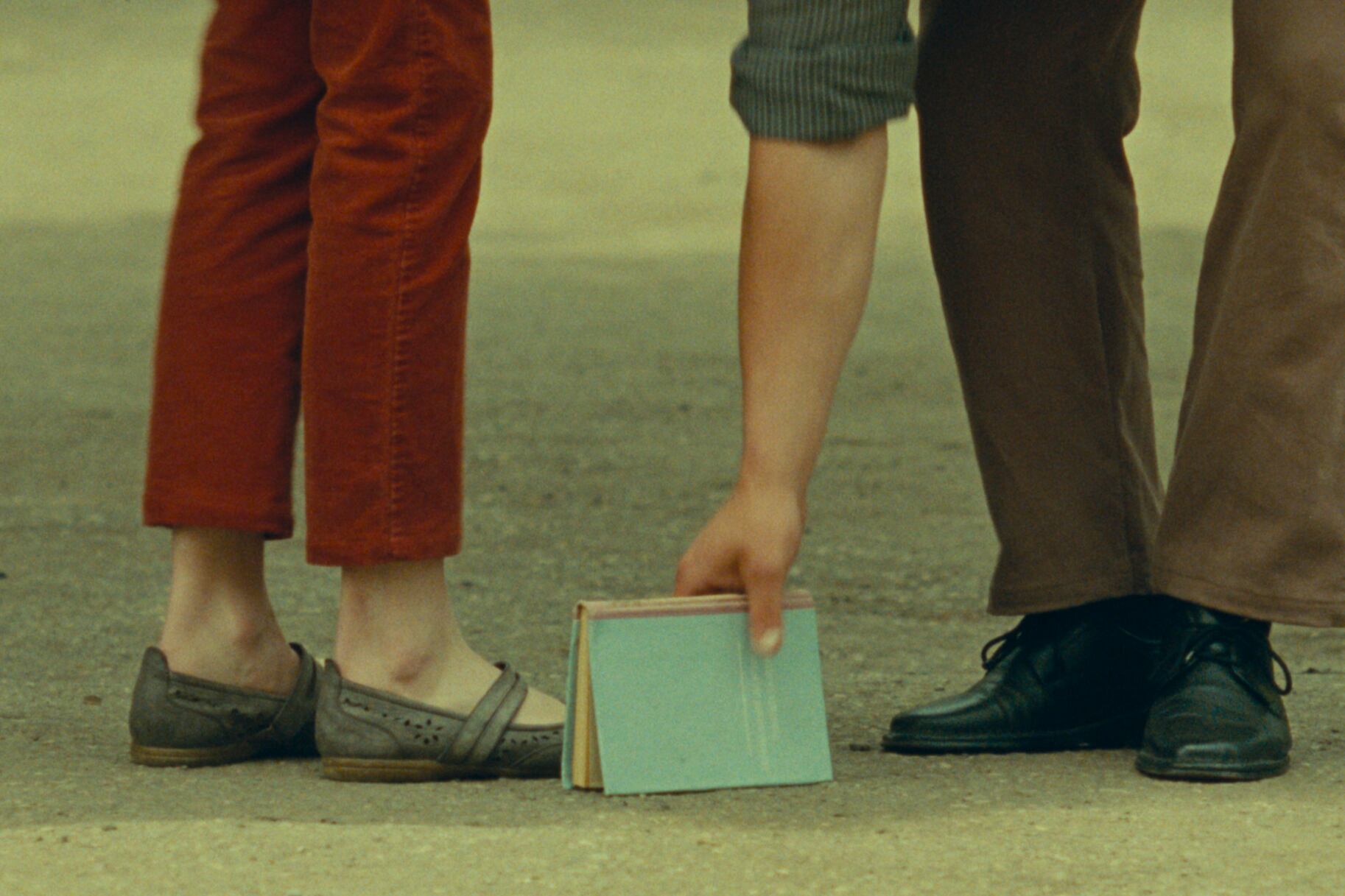 La construcción de "¿Qué vemos cuando miramos al cielo?" es particularmente sorprendente.