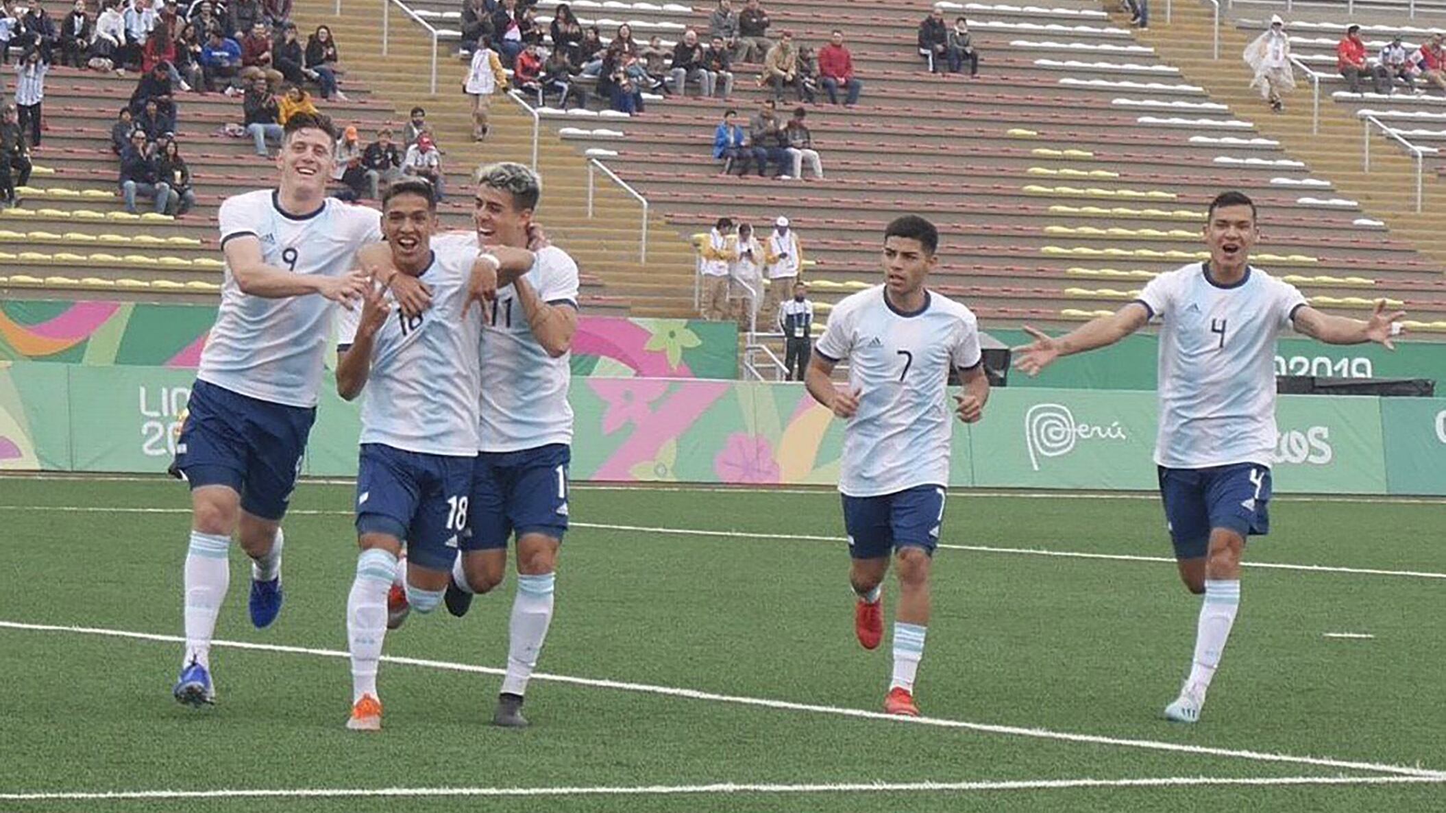 Argentina y un festejo para la cámara.