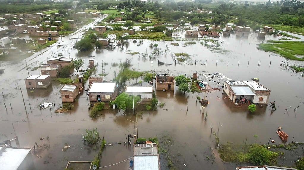 Desigualdad climática en Argentina: cómo el calor, las inundaciones y la sequía afectan a los sectores vulnerables