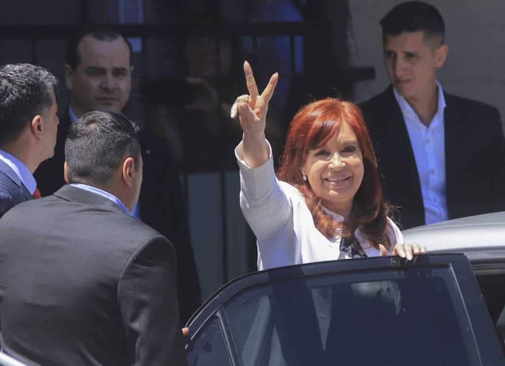 Cristina Kirchner fue condenada y proscripta.