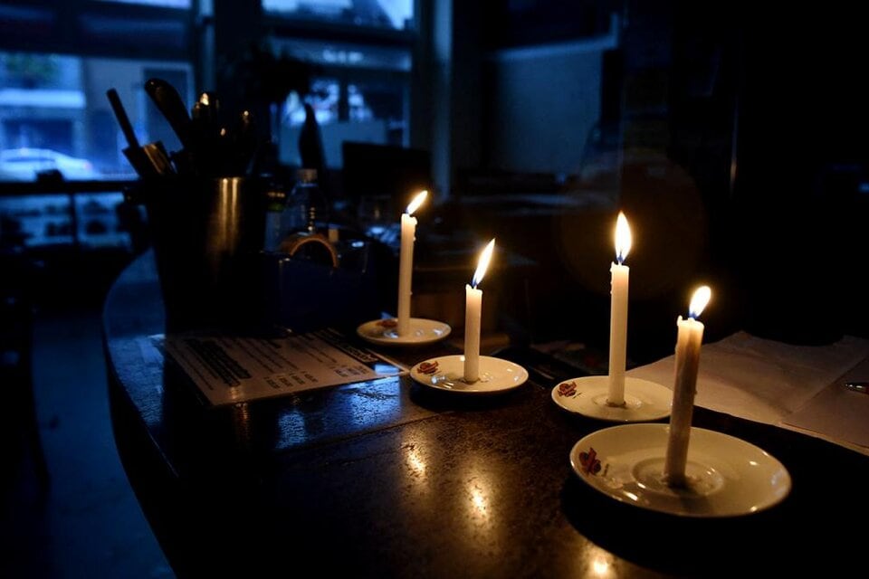 Más de 45 mil usuarios sin luz desde el miércoles por la tarde, en medio de la novena ola de calor con temperaturas que rondan los 35 grados. (Foto: Télam)