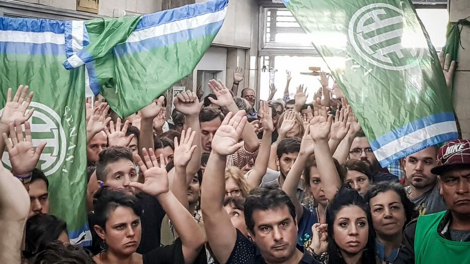 Los trabajadores del Senasa, en una asamblea el año pasado para frenar los despidos.