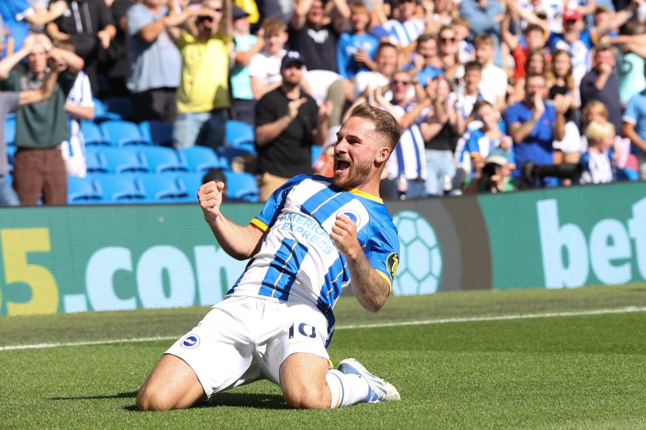 Mac Allister anotó dos tantos contra Leicester y le anularon otro