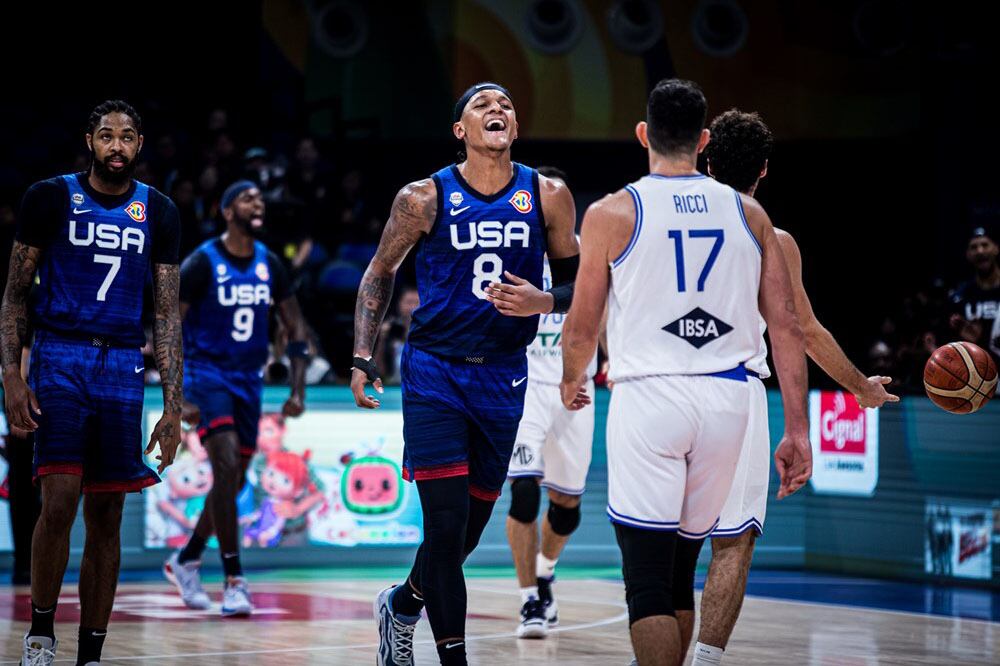 Ríe Paolo Banchero, quien cambió de camiseta en la previa del Mundial y no es muy querido en Italia