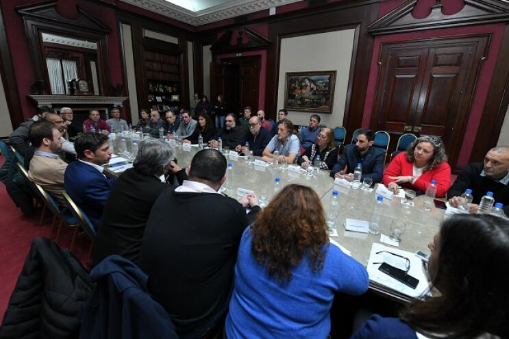 Axel Kicillof se reunió con representantes gremiales para negociar un aumento adicional al pactado originalmente