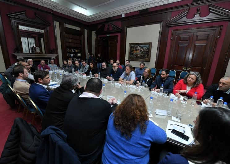 Axel Kicillof se reunió con representantes gremiales para negociar un aumento adicional al pactado originalmente