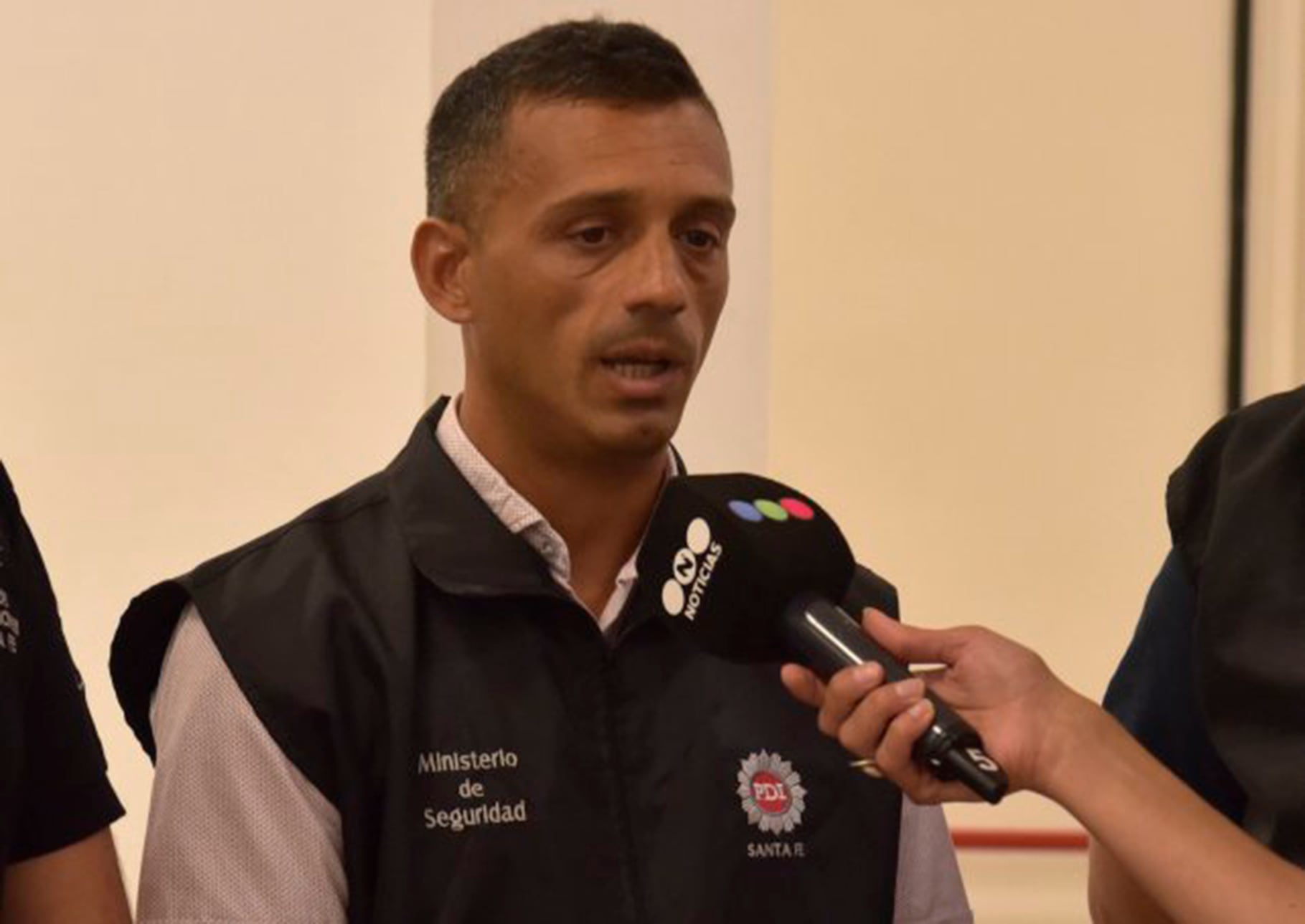 El comisario Martín Rey seguirá preso.