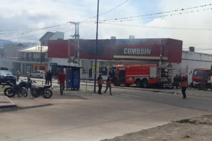 Varias dotaciones de Bomberos trabajaron en el lugar. Foto: Todo Jujuy