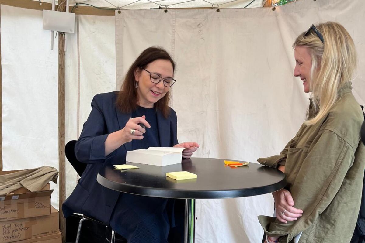 La autora de esta nota con la genial Lorrie Moore.