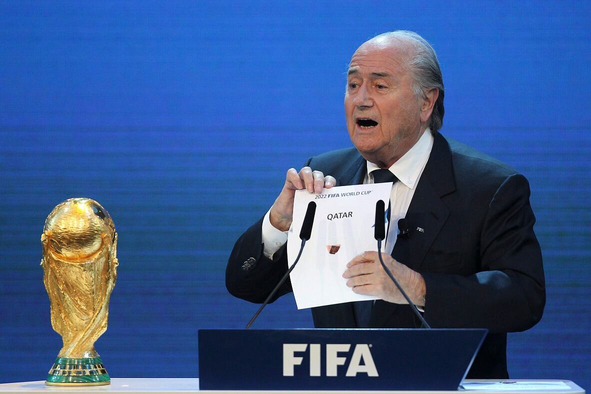 Joseph Blatter durante la ceremonia en que se anunció a Qatar como sede, en 2010