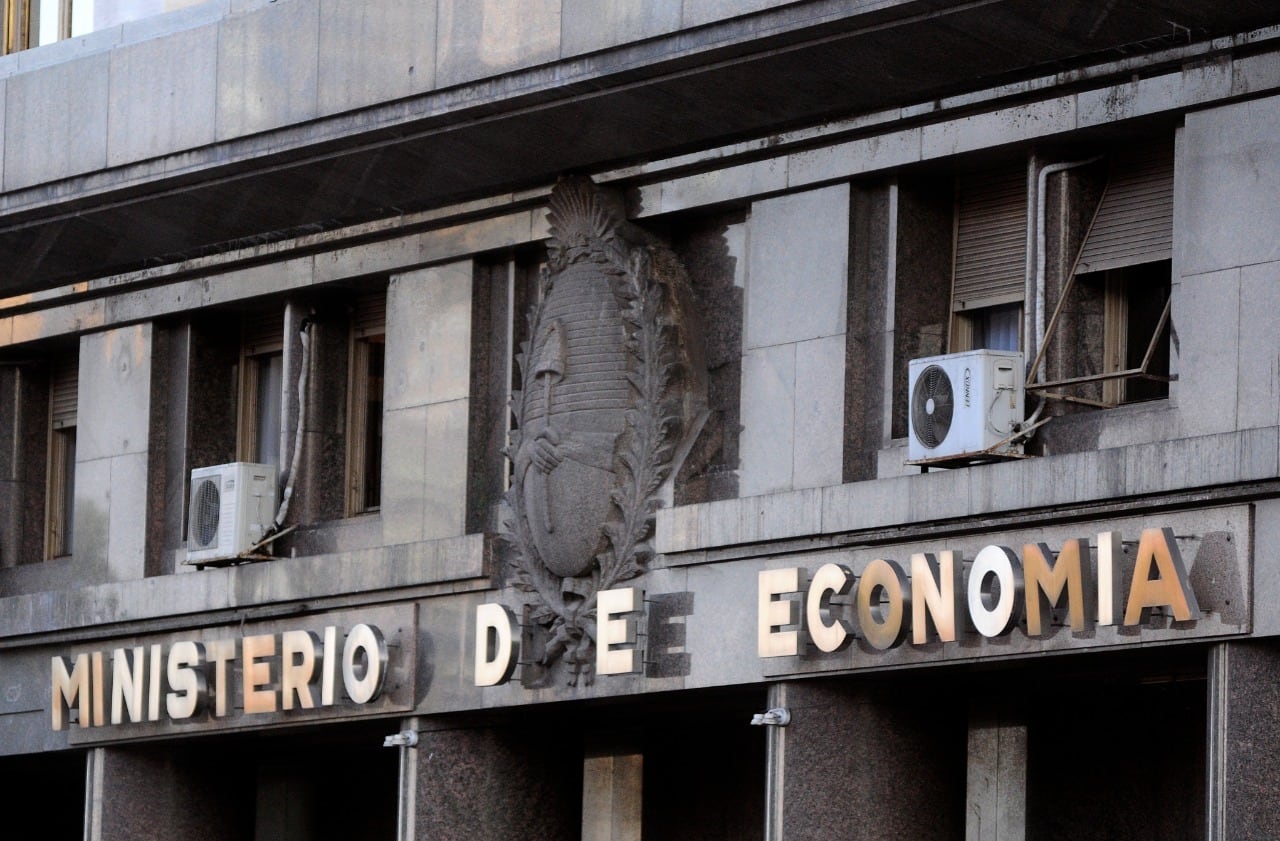 El Ministerio de Economía enfrenta grandes desafíos fiscales y cambiarios en 2023.