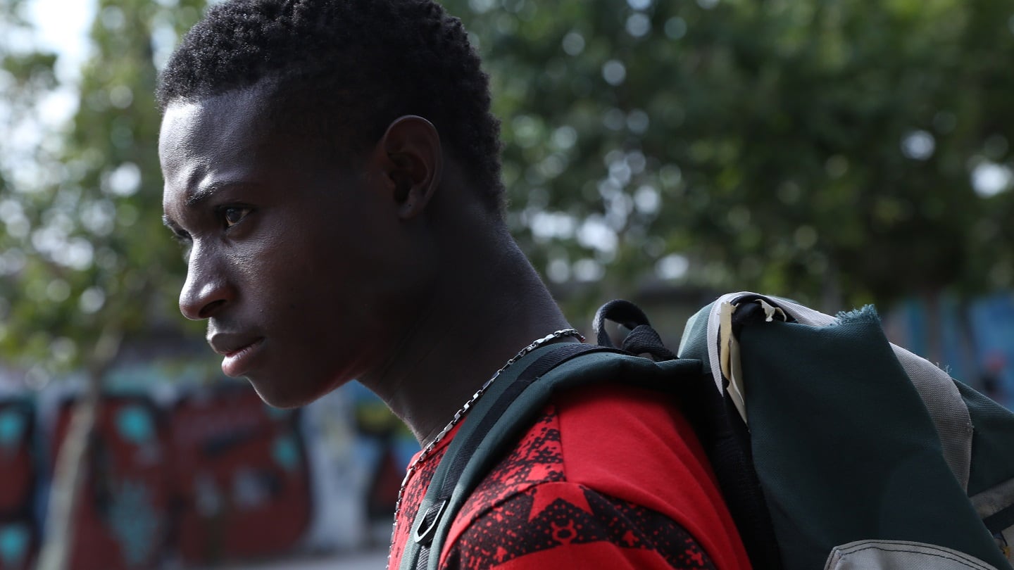 Perro Bomba, de Juan Cáceres, trabaja con el eje migratorio.