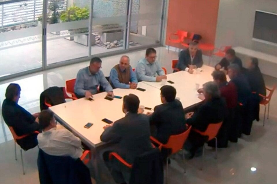 Espías de la AFI, funcionarios de María Eugenia Vidal, el intendente Julio Garro y empresarios concertaron el armado de causas contra el sindicalista Juan Pablo “Pata” Medina.