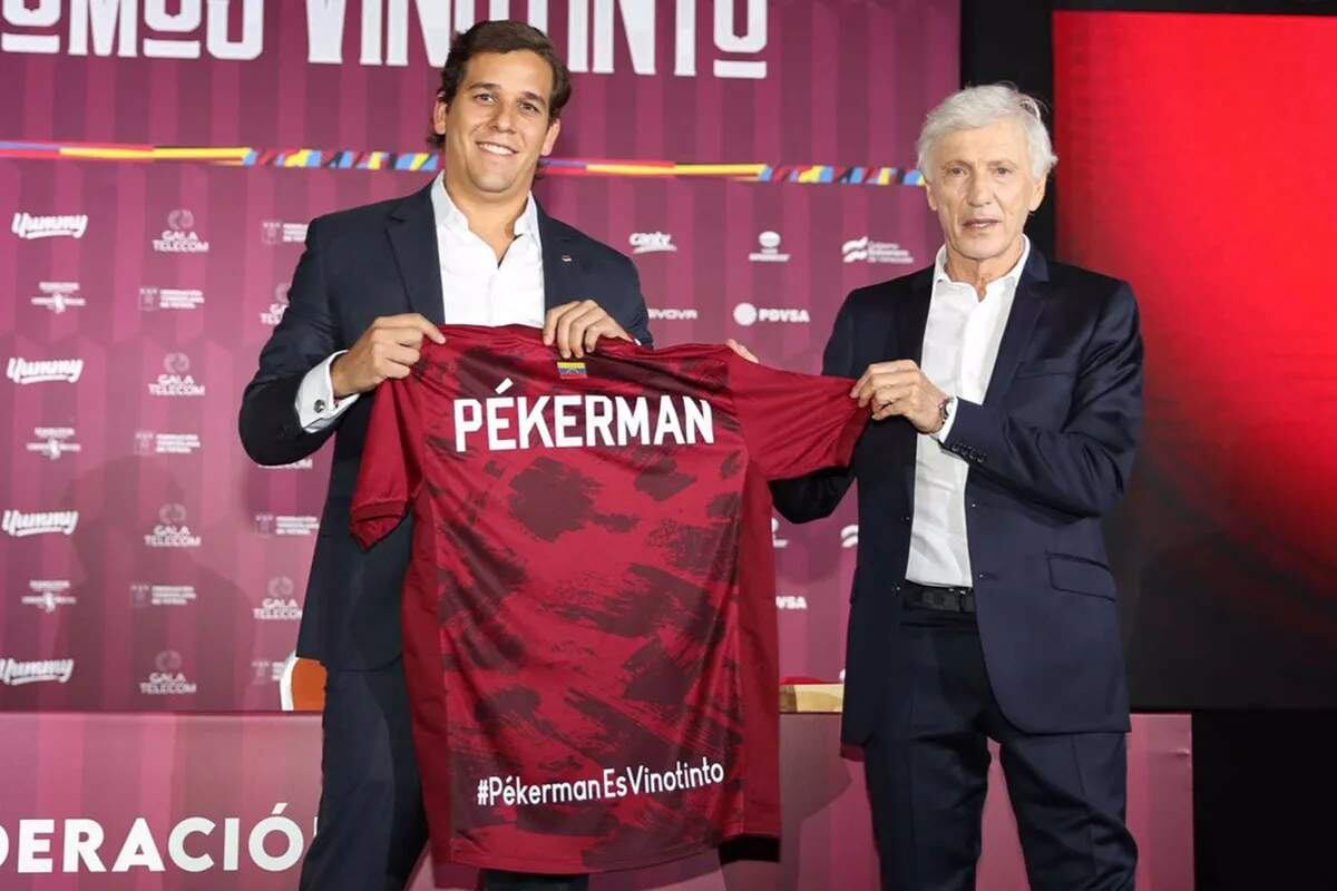 Pekerman tenía contrato hasta 2026 y renunció tras 10 partidos.