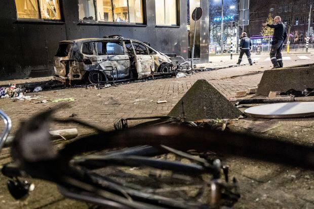 En las protestas en Roterdam hubo dos heridos y 51 detenidos.