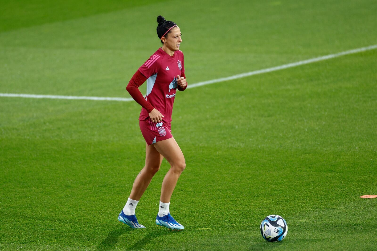 Jenni Hermoso juega en el Pachuca de México