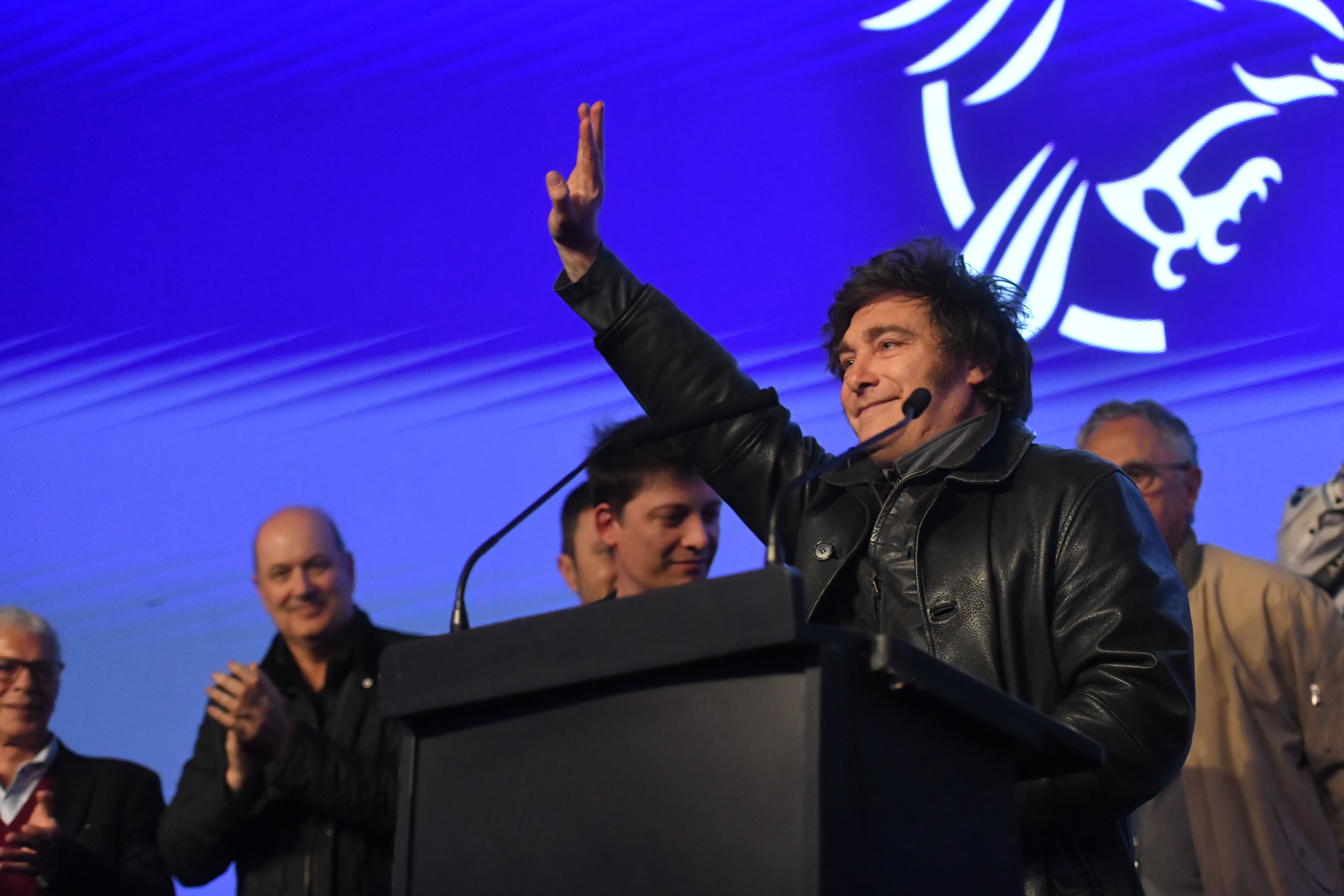 Milei conformó una Mesa política nacional con funcionarios propios y llamó al diálogo a los gobernadores