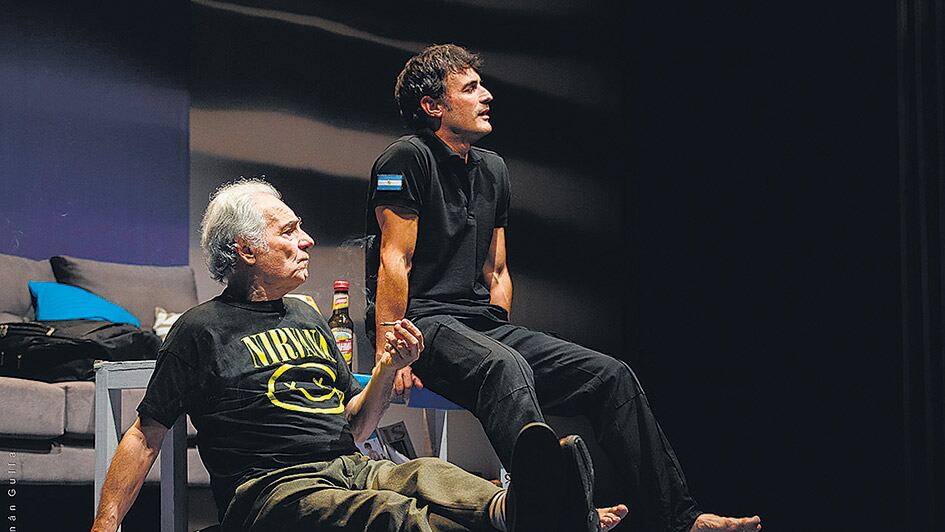 La obra tiene como trasfondo la última dictadura cívico-militar.