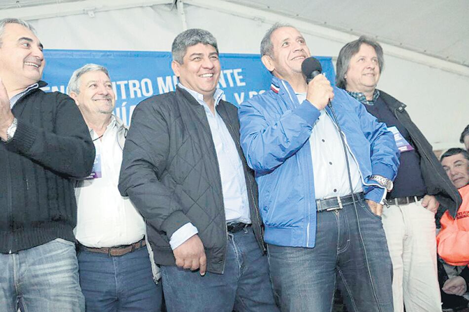 Sergio Palazzo, Pablo Moyano y otros dirigentes que participaron ayer del plenario de la Corriente Federal.