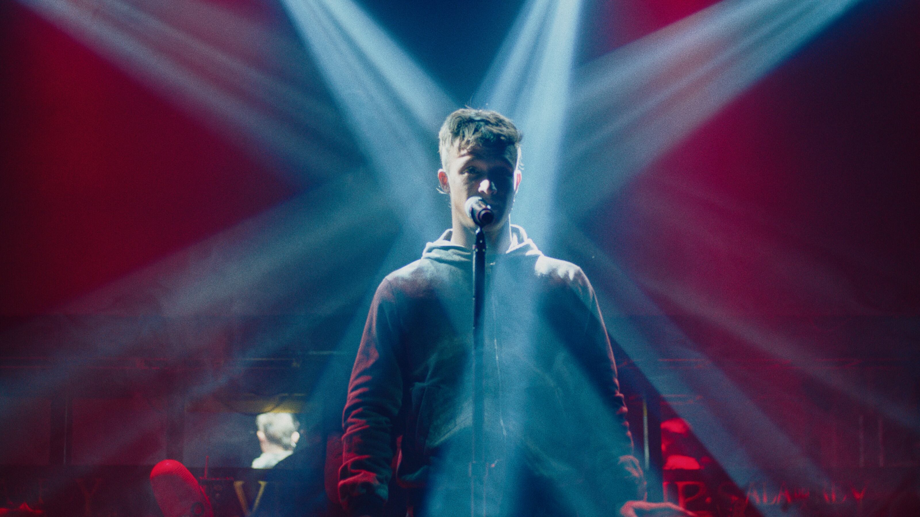 "La Zurda" es un pibe carismático que canta en la banda de cuarteto Manga de Negros