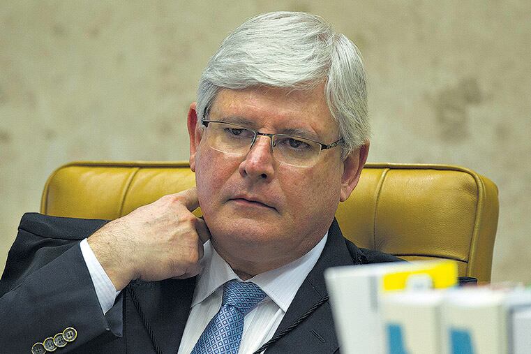 El fiscal Janot pidió a la Corte Suprema investigar al menos a nueve ministros.