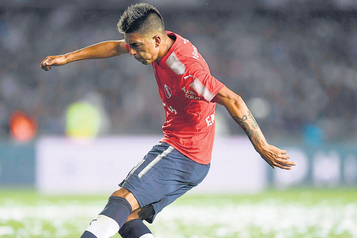 Leandro Fernández saca el zurdazo que se convertirá en el único gol del partido.