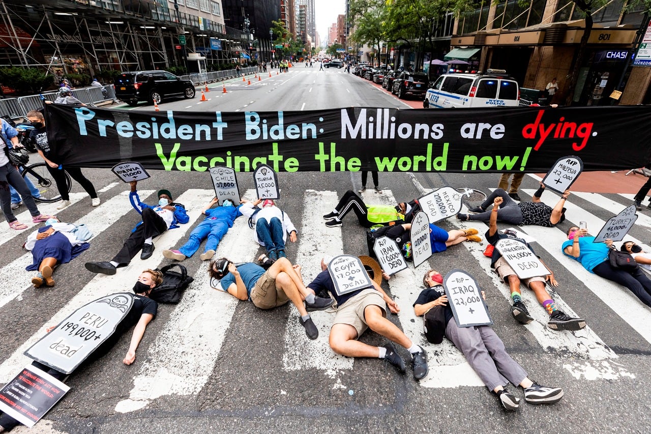 Protestas en Nueva York por la inequidad de las vacunas anticovid.