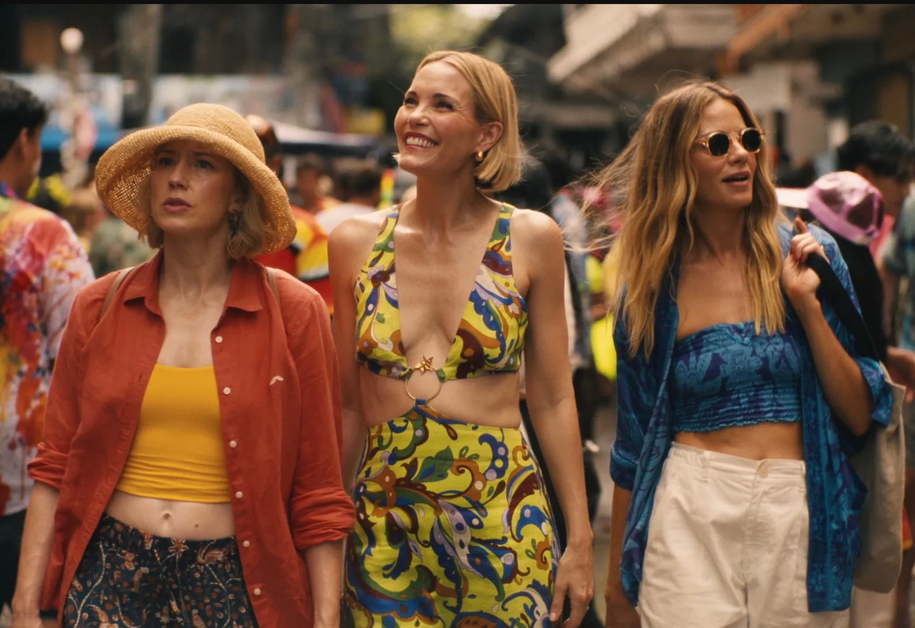 Carrie Coon, Leslie Bibb y Michelle Monaghan en la temporada 3 de The White Lotus