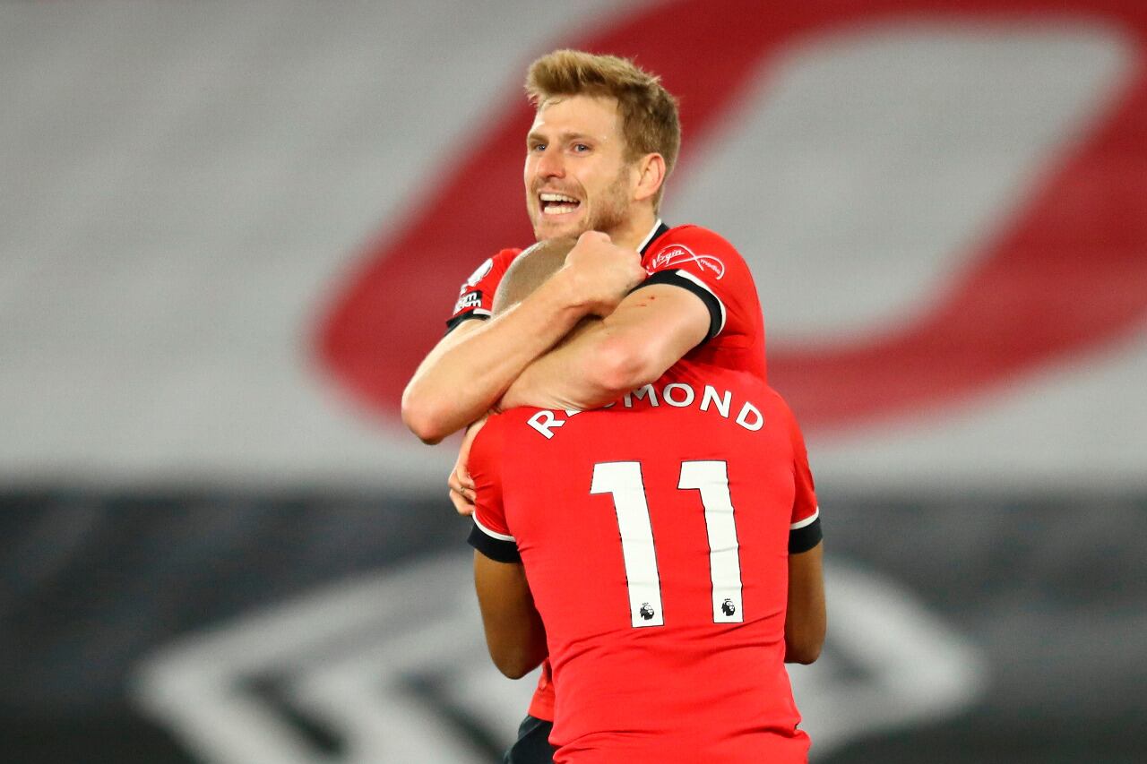 El festejo de uno de los goles del ganador.