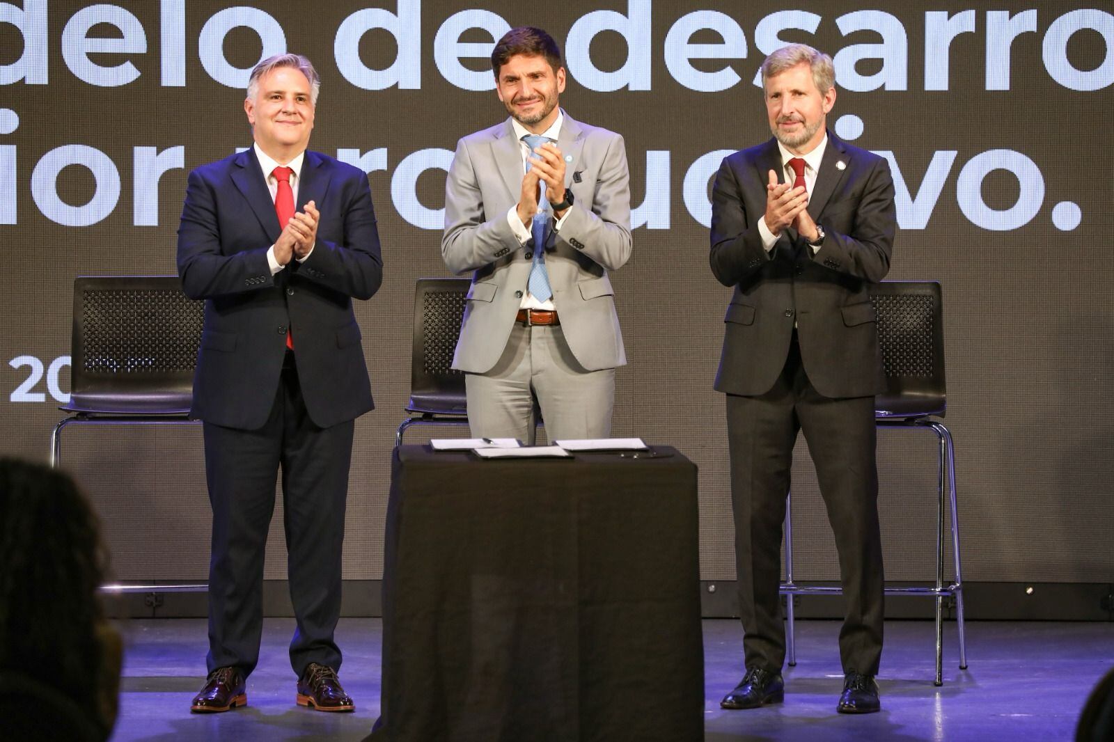 Llaryora, Pullaro y Frigerio en el encuentro regional de ayer.