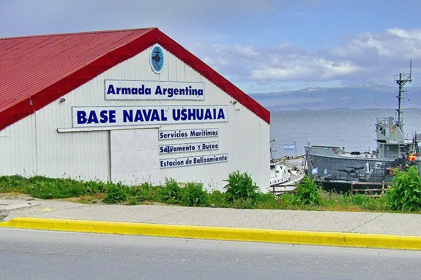 La mujer denunció que fue violada en el casino de suboficiales.