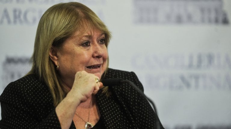 Susana Malcorra apoya los controles inmigratorios del gobierno.