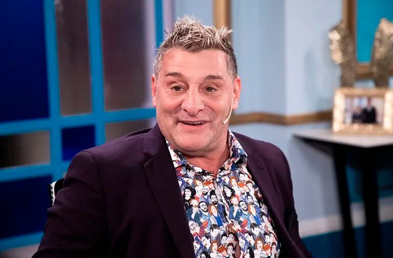 "Este partido jugalo con nosotros", dice el exfutbolista, que competirá en las legislativas de octubre por el Partido Integrar.