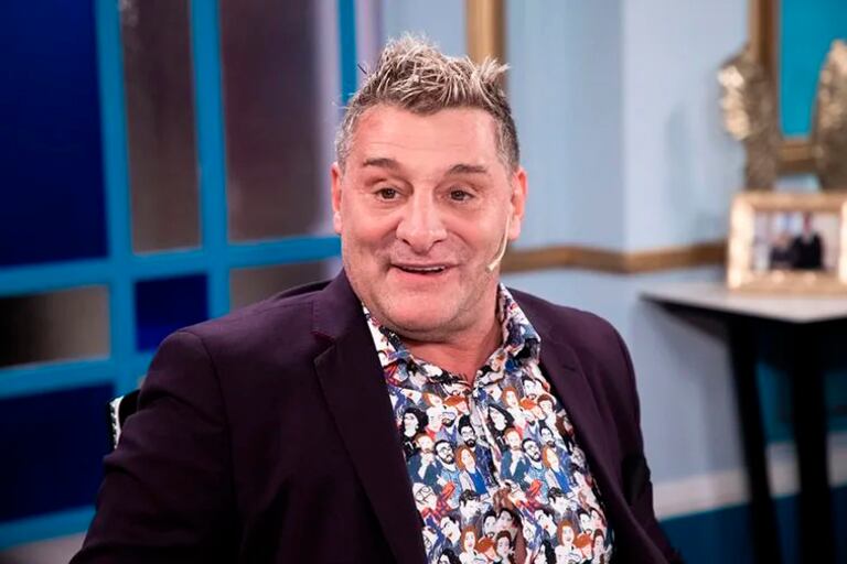 "Este partido jugalo con nosotros", dice el exfutbolista, que competirá en las legislativas de octubre por el Partido Integrar.