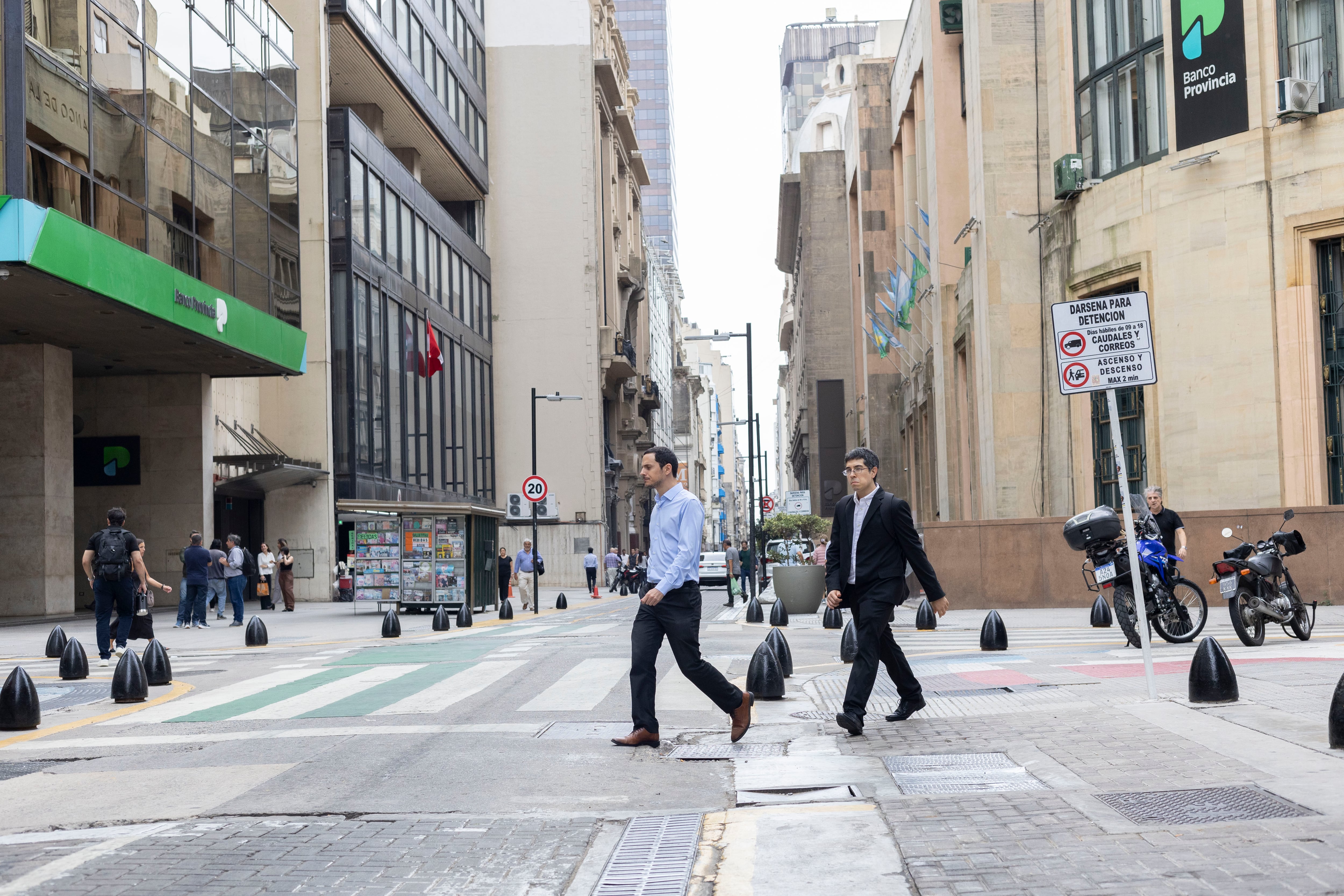 FOTO BERNARDINO AVILA 
    city   porteña