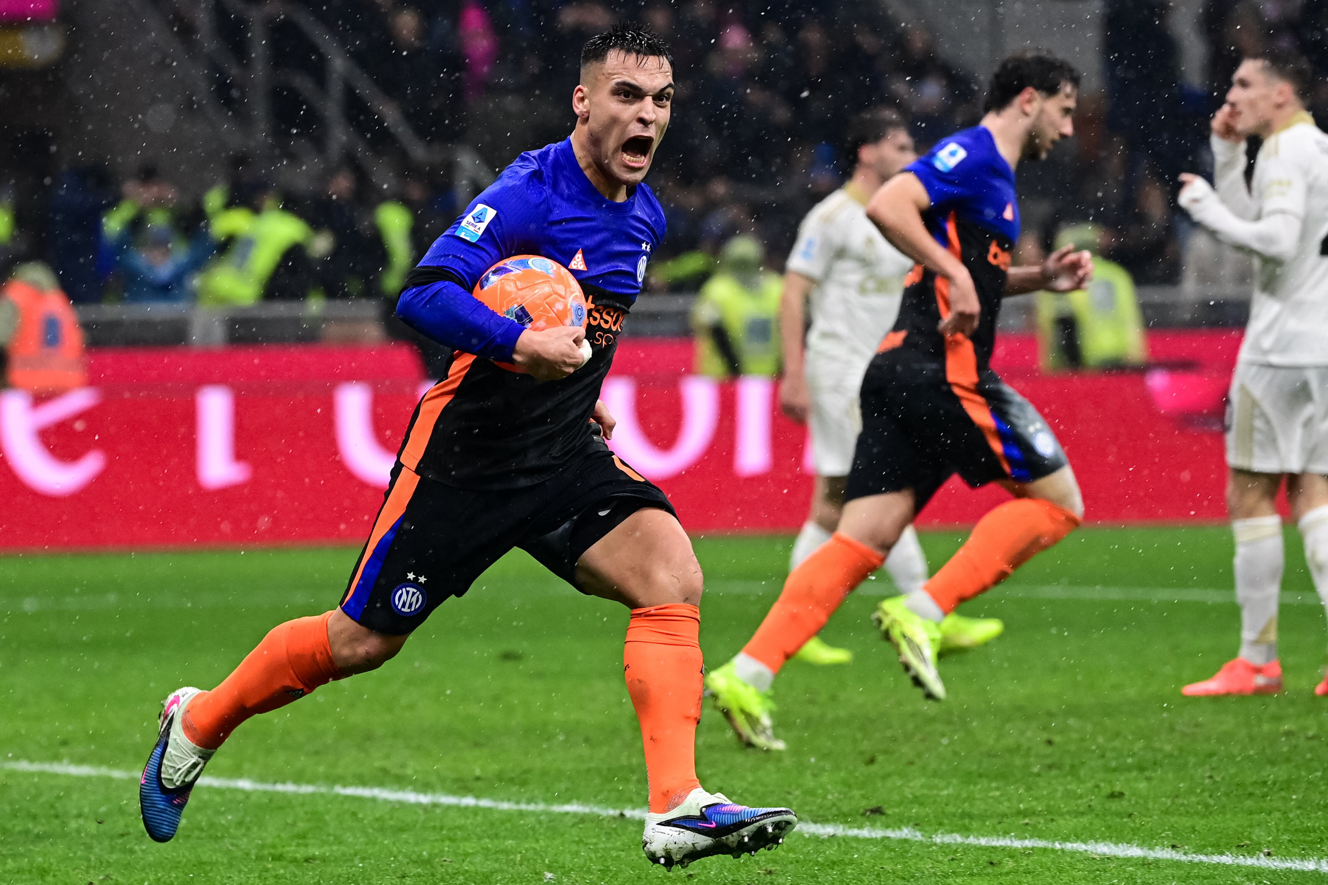 Inter Milan's Argentine forward #10 Lautaro Martinez celebrates after scoring his team second goal during the Italian Serie A football match between Inter Milan and Pisa at the San Siro Stadium in Milan on January 23, 2026. (Photo by Piero CRUCIATTI / AFP)