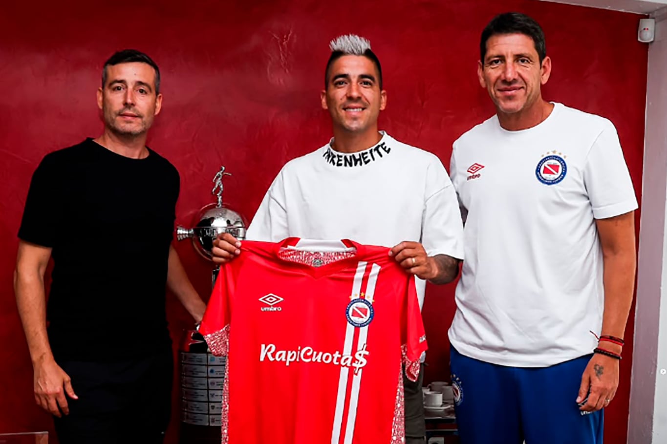 FOTO PRENSA ARGENTINOS JUNIORS 
   argentinos juniors  leandro fernandez