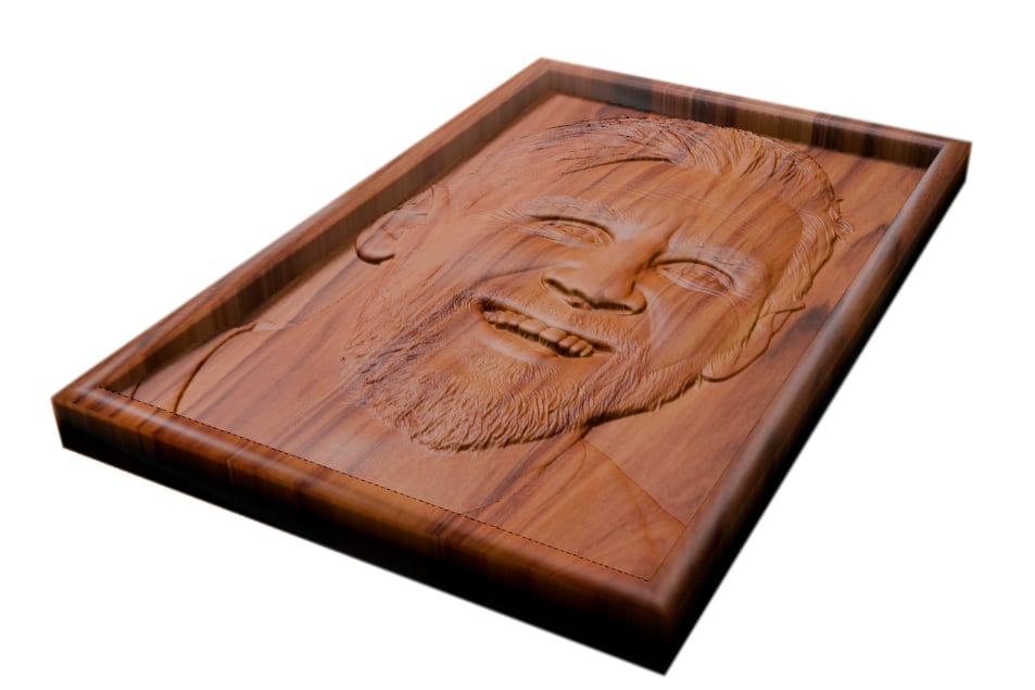 Messi tallado en madera contratapa