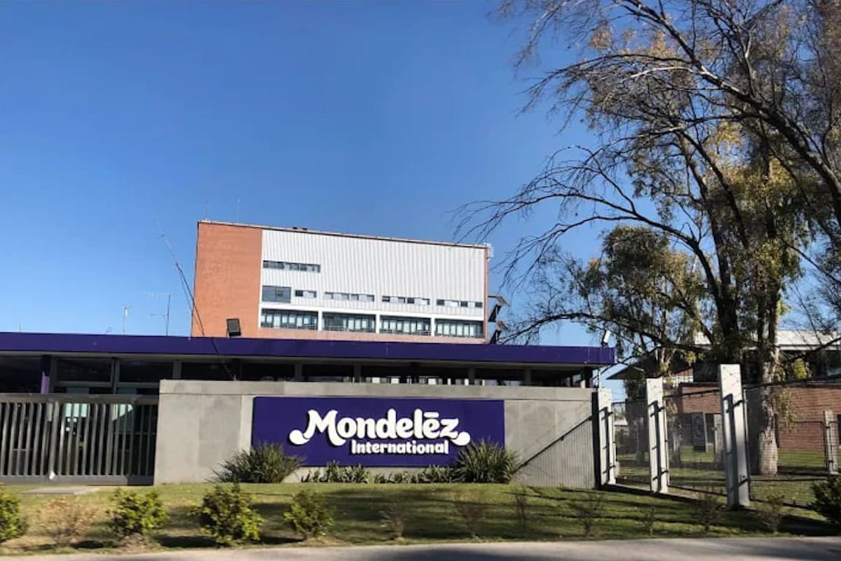 Por la caída de la demanda, Mondelez frena la producción en Pacheco por primera vez en la historia, otorga vacaciones y licencia a más de 2300 trabajadores