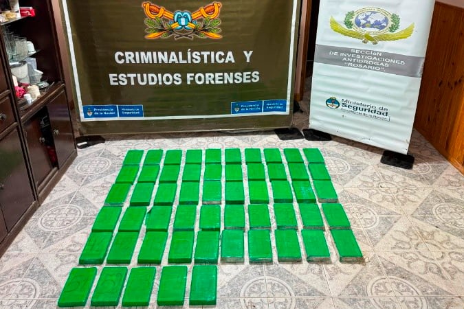 Hallaron 55 kilos de cocaína en Roldán