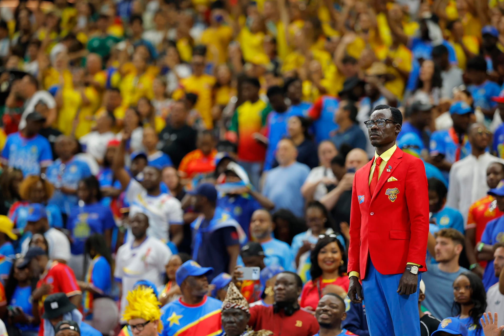 23/06/2026.- El aficionado de Congo Michel Kuka Mboladinga, conocido como Lumumba Vea, posa este martes, durante el partido del grupo K del Mundial de la FIFA