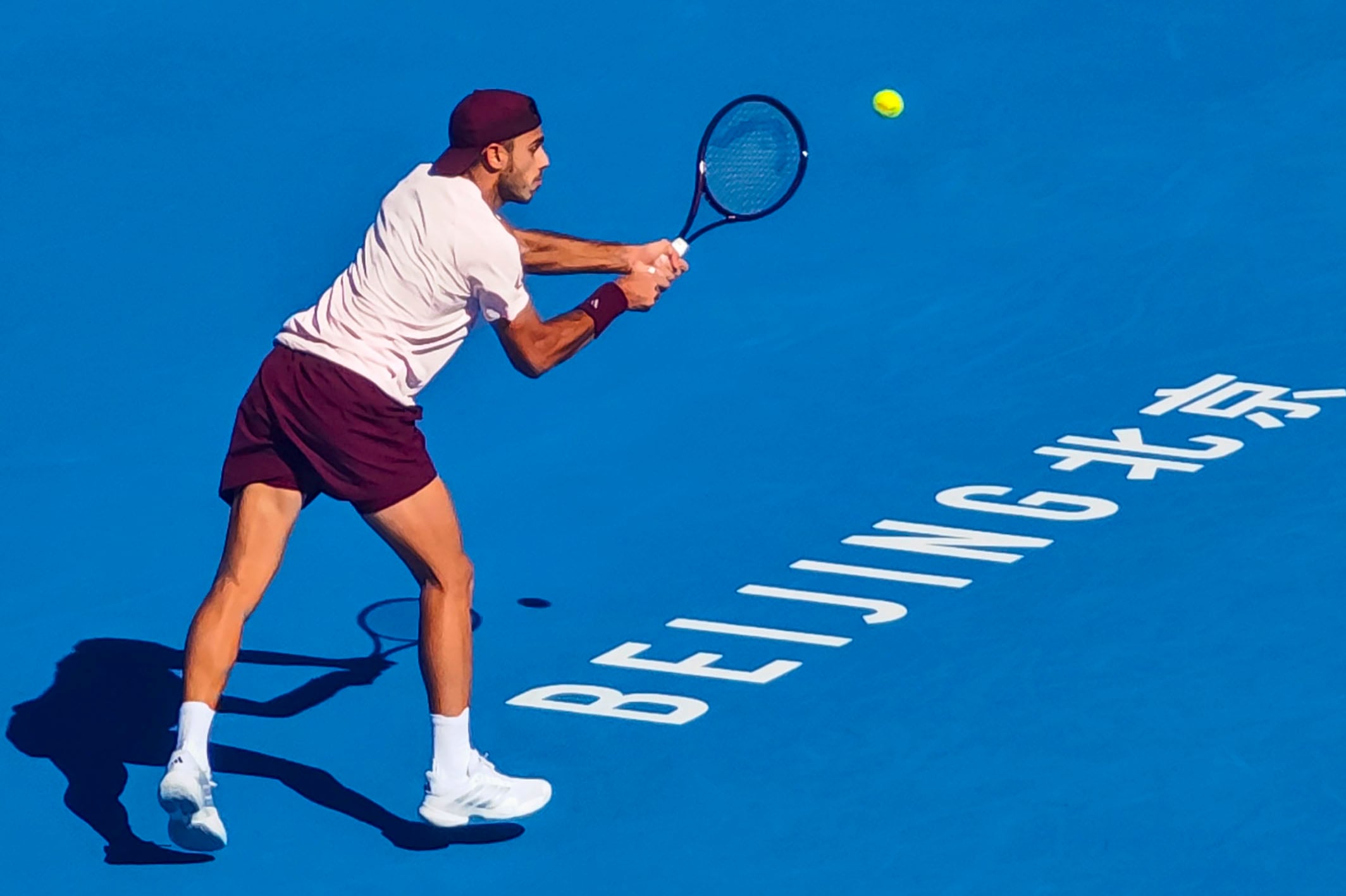 PEKÍN, 01/10/2026.- El tenista argentino Francisco Cerúndolo compite contra el neerlandés Boric van de Zandschulp en los dieciseisavos de final del Abierto de tenis de China celebrado en Pekín, China, este jueves. EFE/Guillermo Benavides