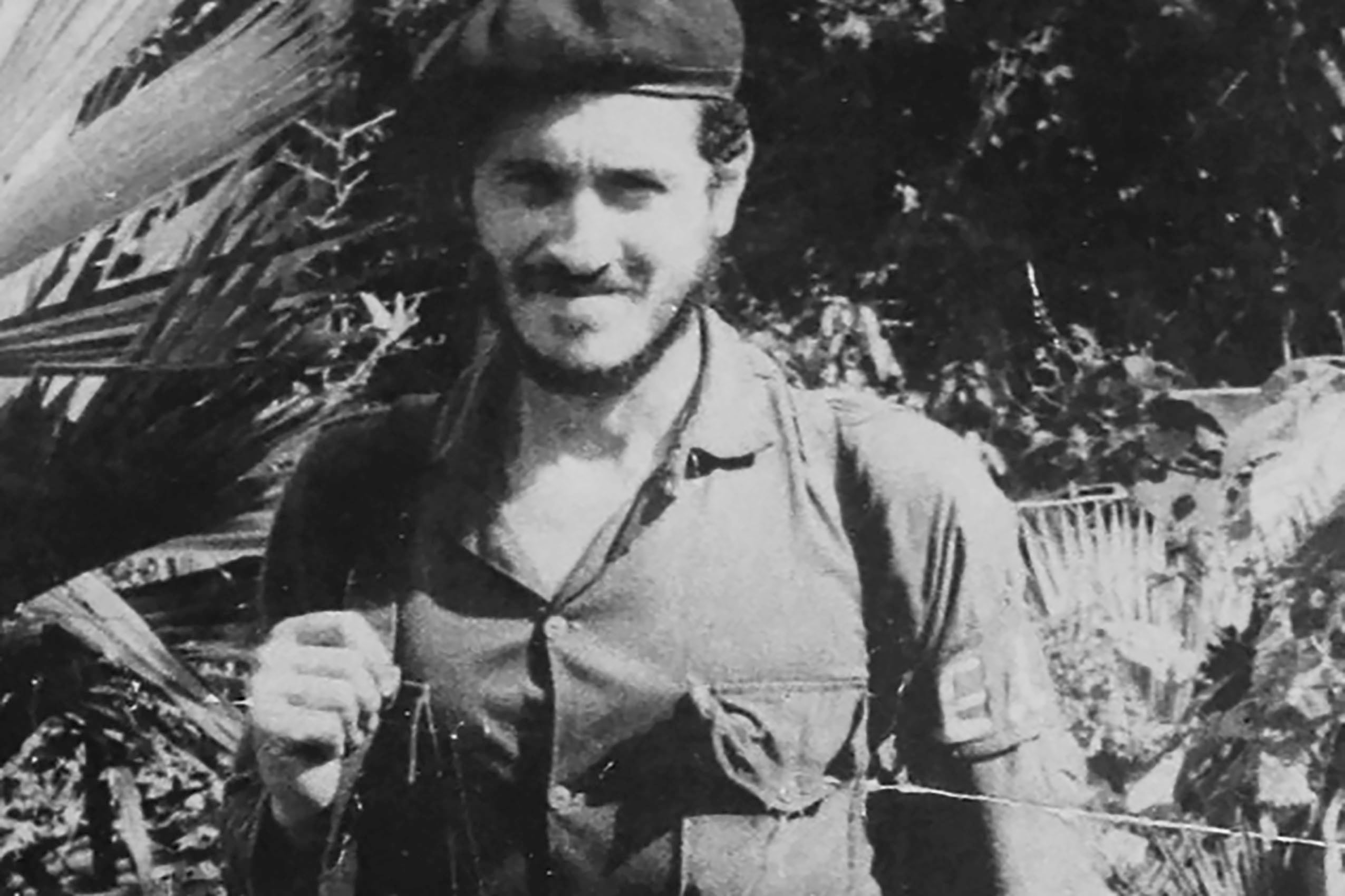 FOTO REDES SOCIALES 
   camilo torres  cura   guerrillero