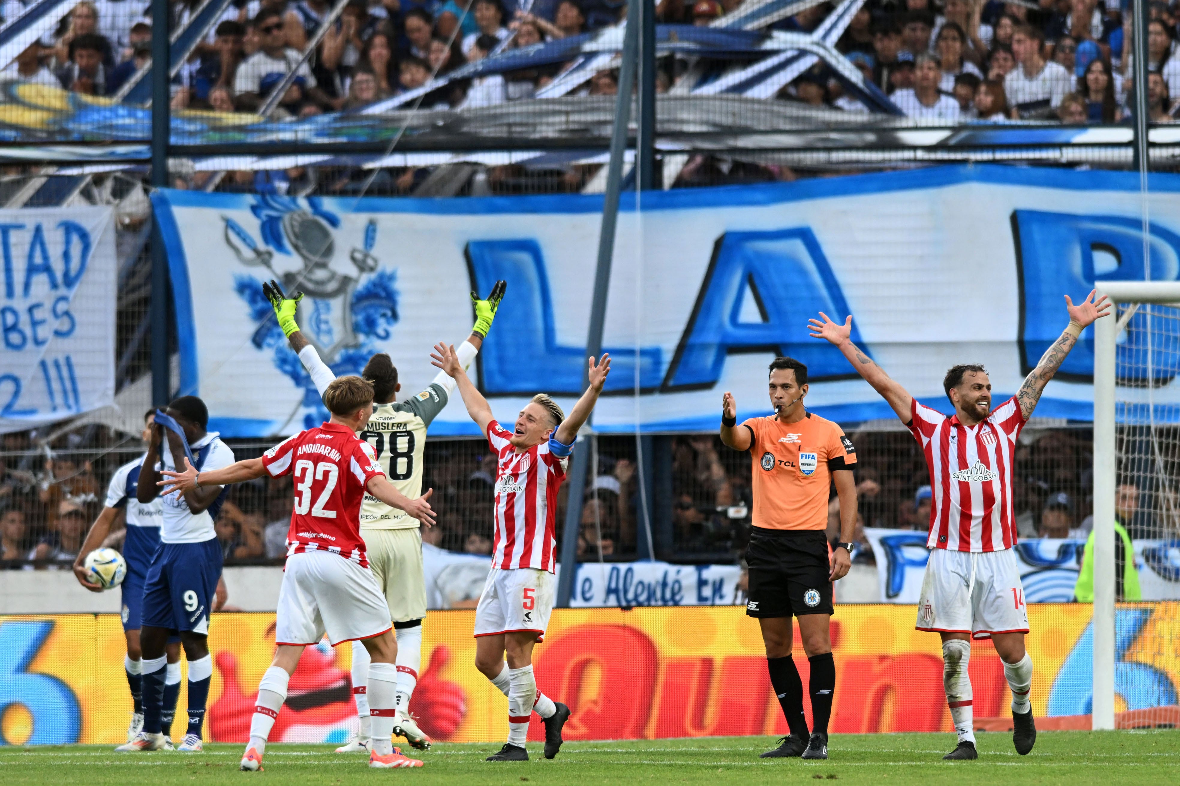 FOTOBAIRES 
   torneo clausura 2025  gimnasia de la plata  estudiantes de la plata  semifinal