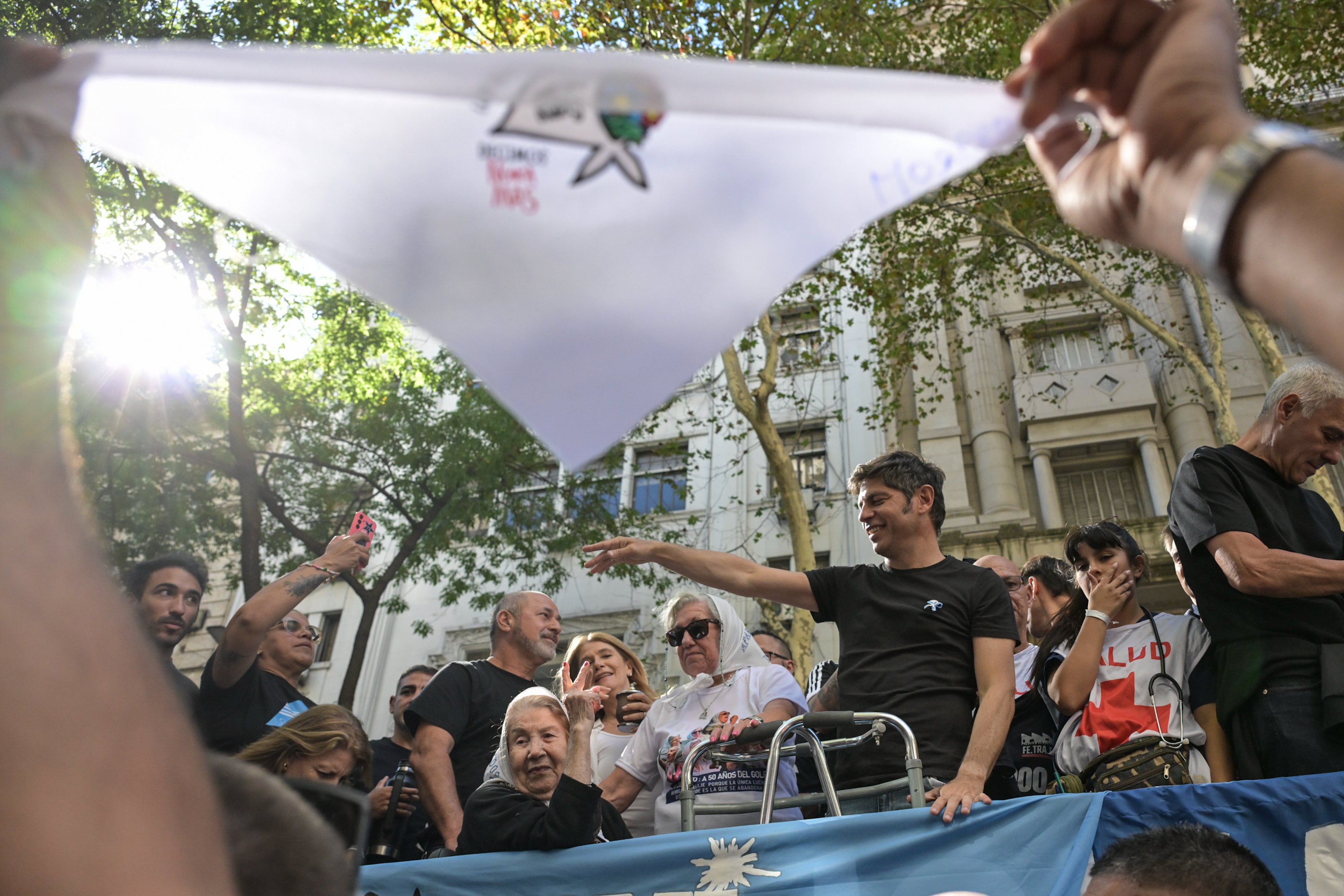 24 marzo 2026, Axel Kicillof en camion de las madres